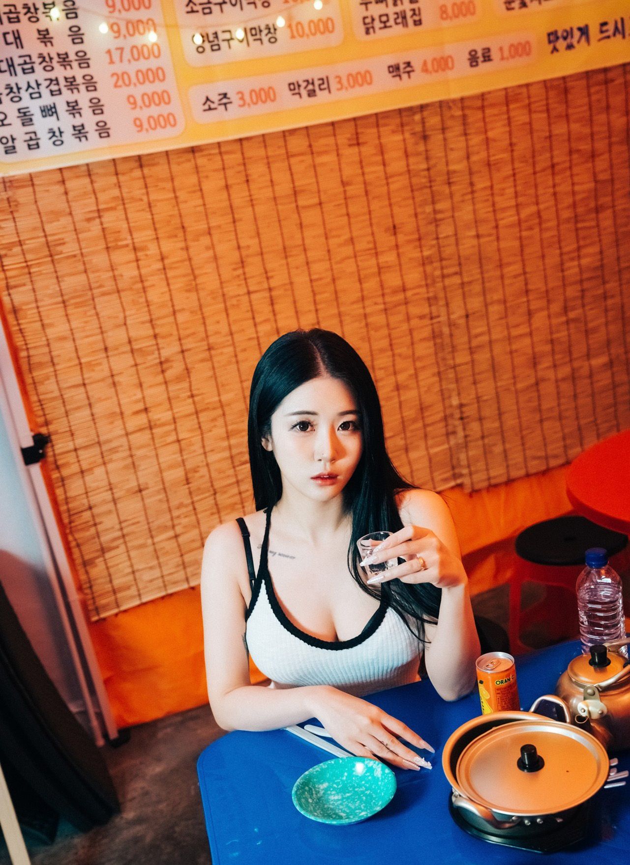 戶外大秀養眼美臀 實在有夠辣