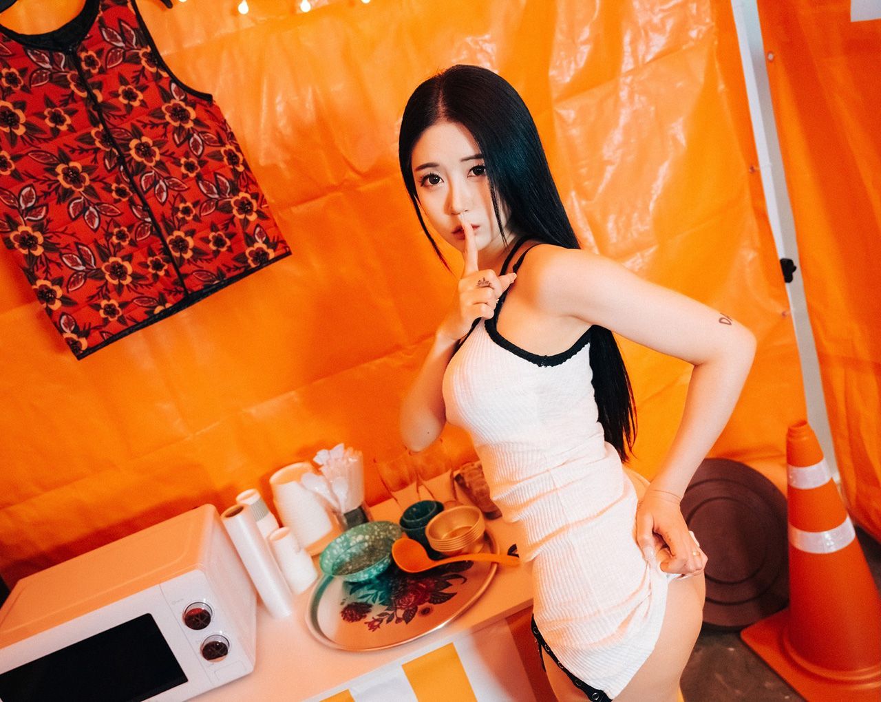 戶外大秀養眼美臀 實在有夠辣