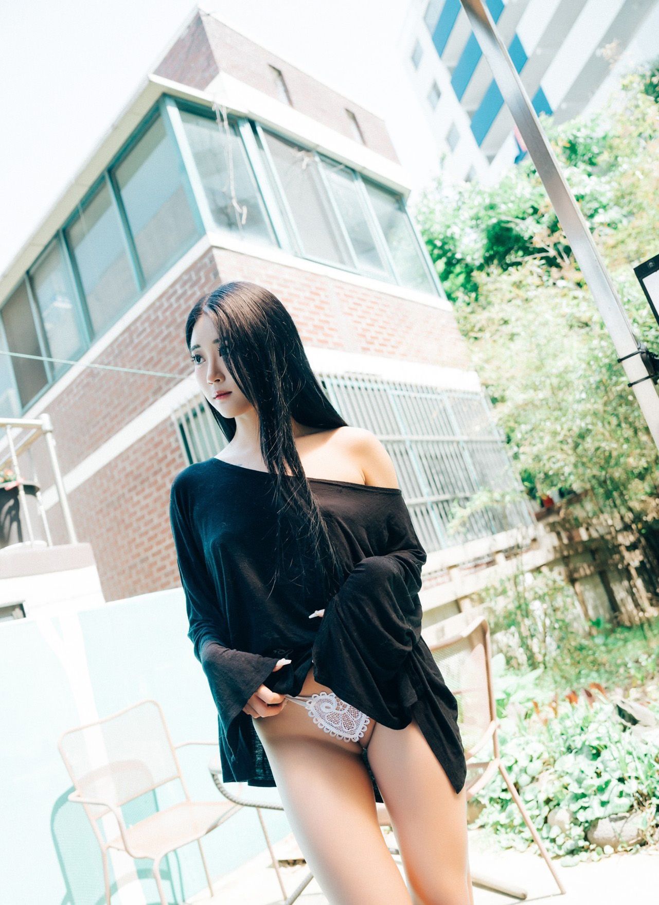 戶外大秀養眼美臀 實在有夠辣