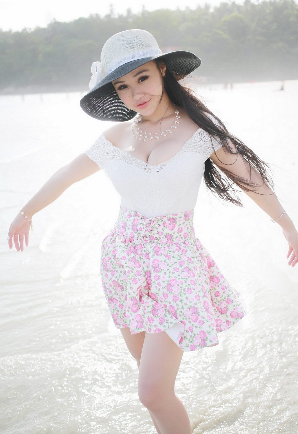 婴儿肥的脸深深的沟