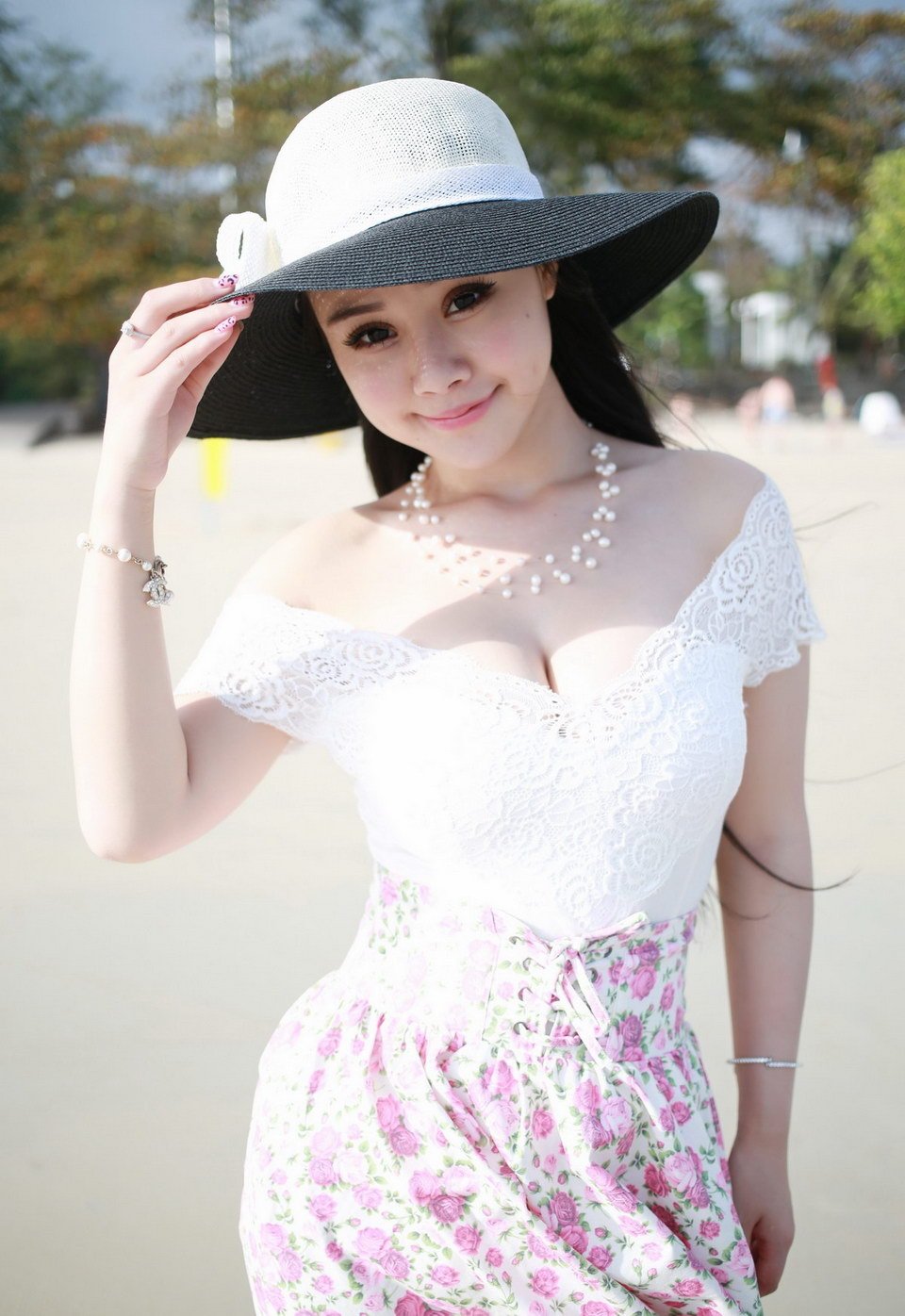 婴儿肥的脸深深的沟