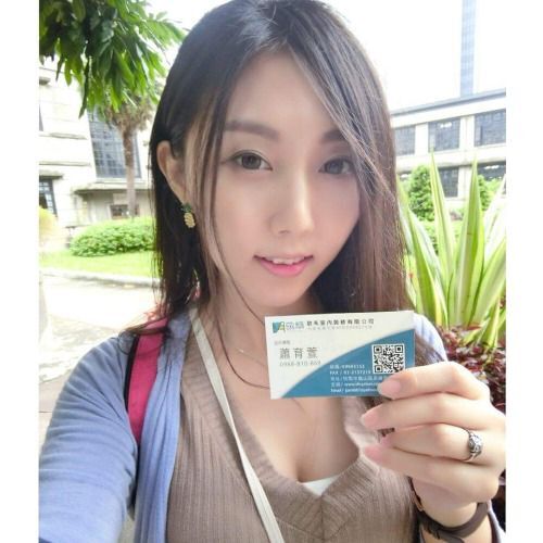 萧育萱外型贤慧有一双逆天美腿