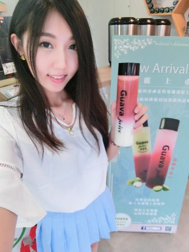 萧育萱外型贤慧有一双逆天美腿
