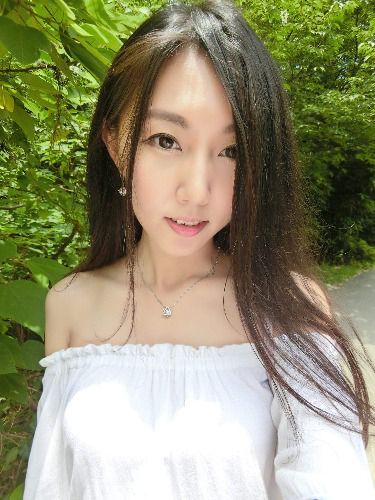 萧育萱外型贤慧有一双逆天美腿