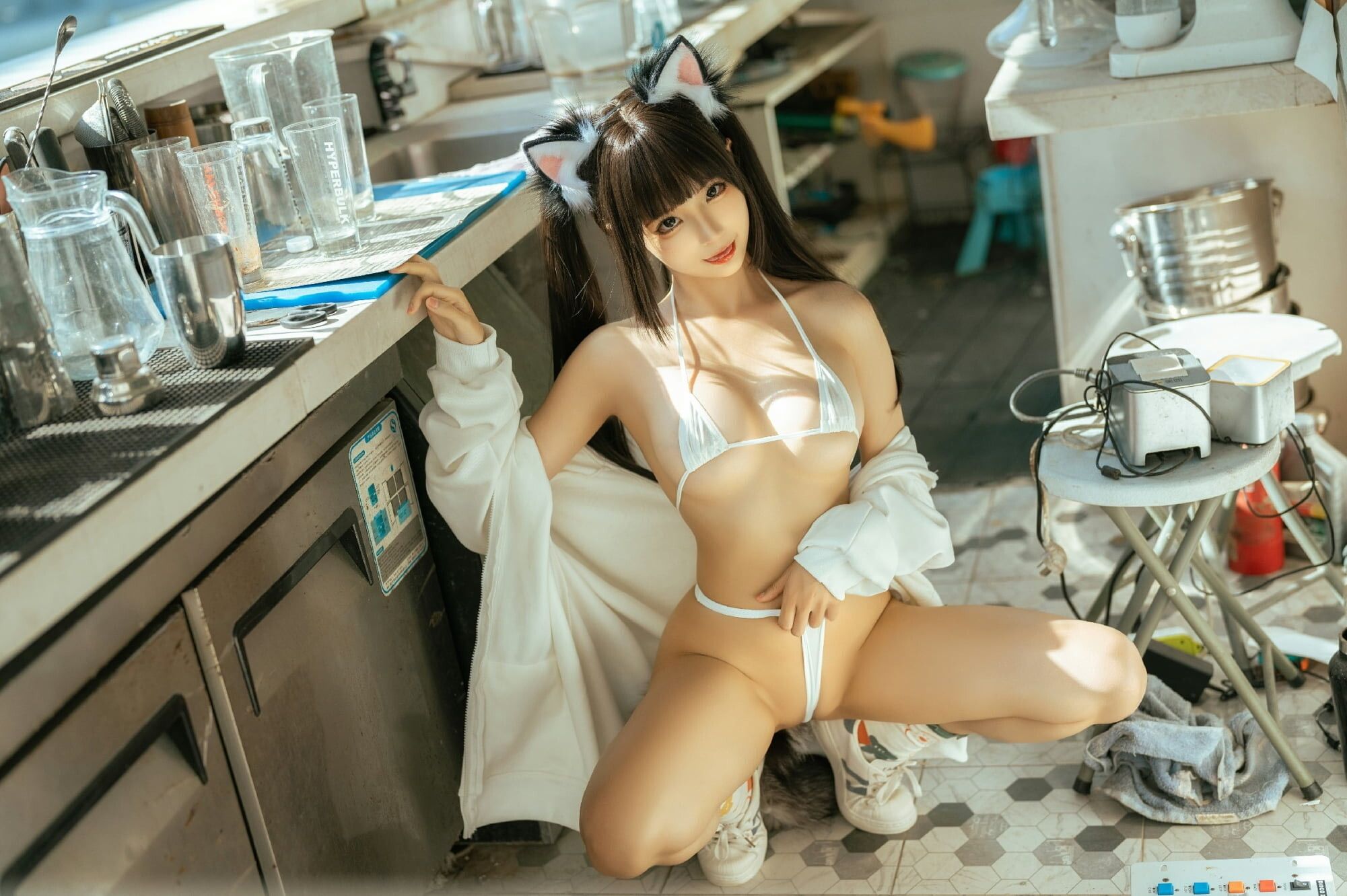 人人爱的白嫩美女