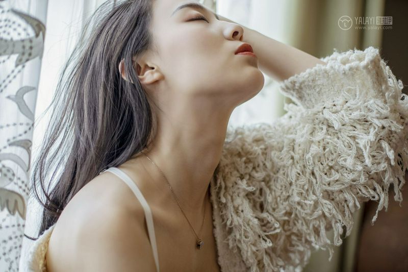楚薇YALAYI雅拉伊高清写真图 你的样子