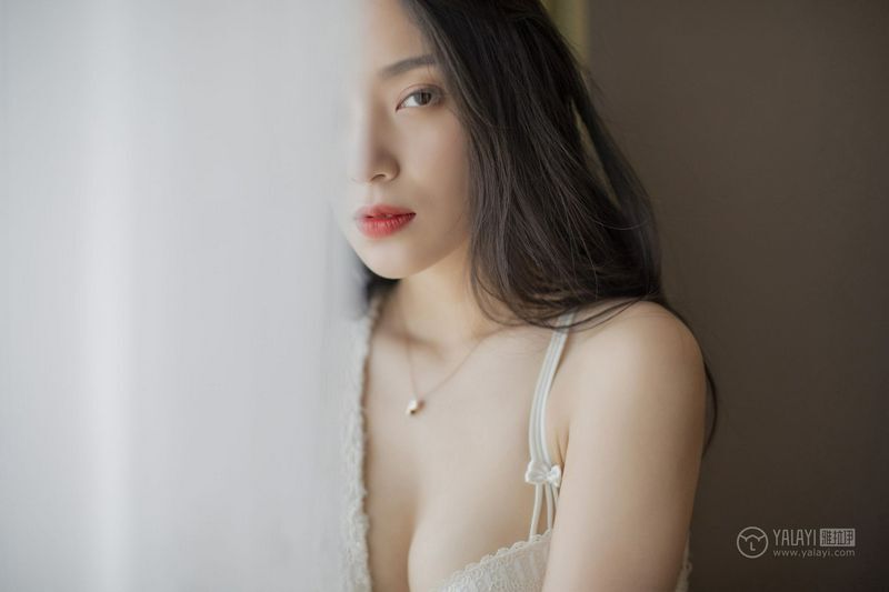 楚薇YALAYI雅拉伊高清写真图 你的样子