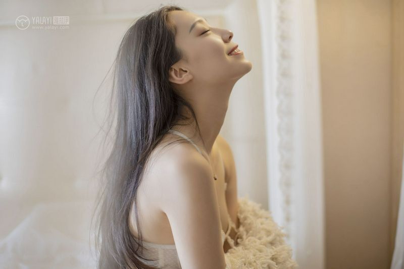 楚薇YALAYI雅拉伊高清写真图 你的样子