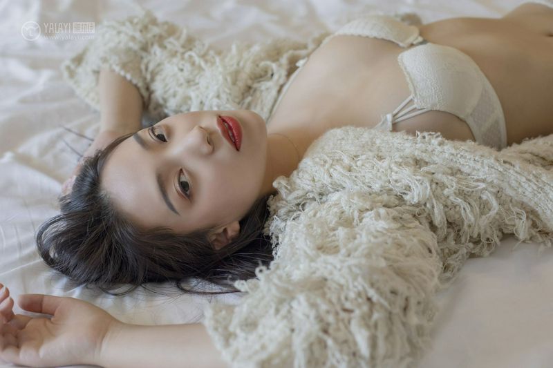 楚薇YALAYI雅拉伊高清写真图 你的样子