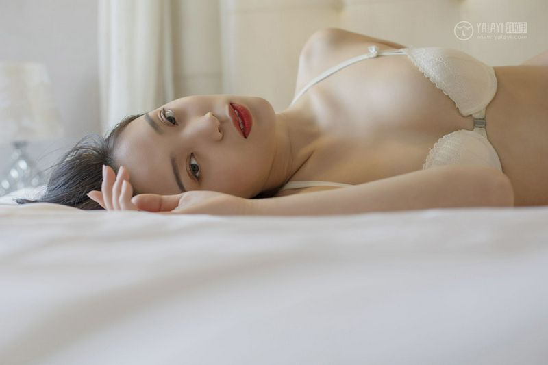 楚薇YALAYI雅拉伊高清写真图 你的样子