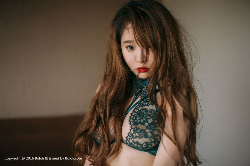 性感小恶魔柳侑绮Sevenbaby大露南半球浑圆美尻超有诱惑力