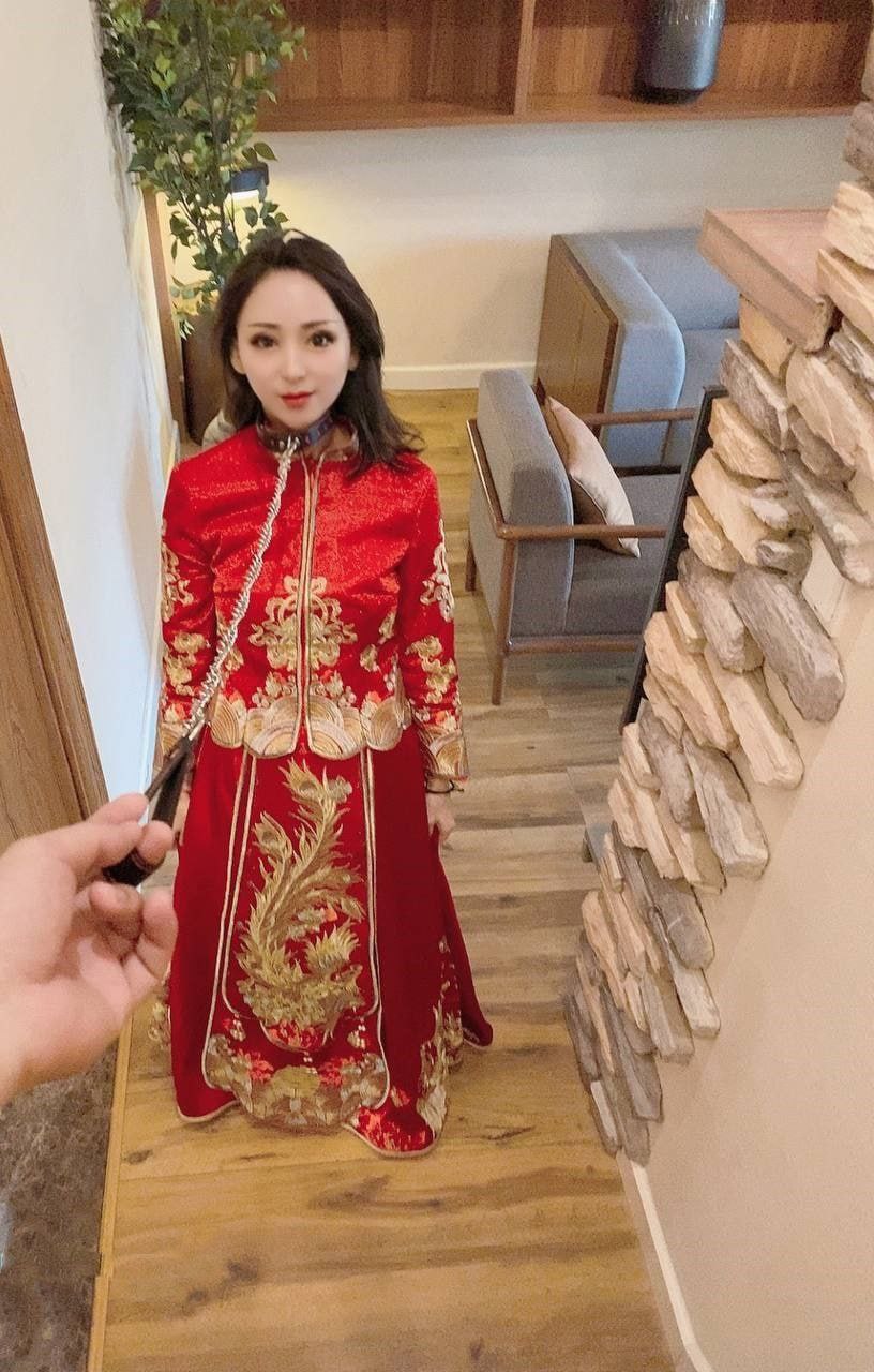 穿婚纱的小姐姐