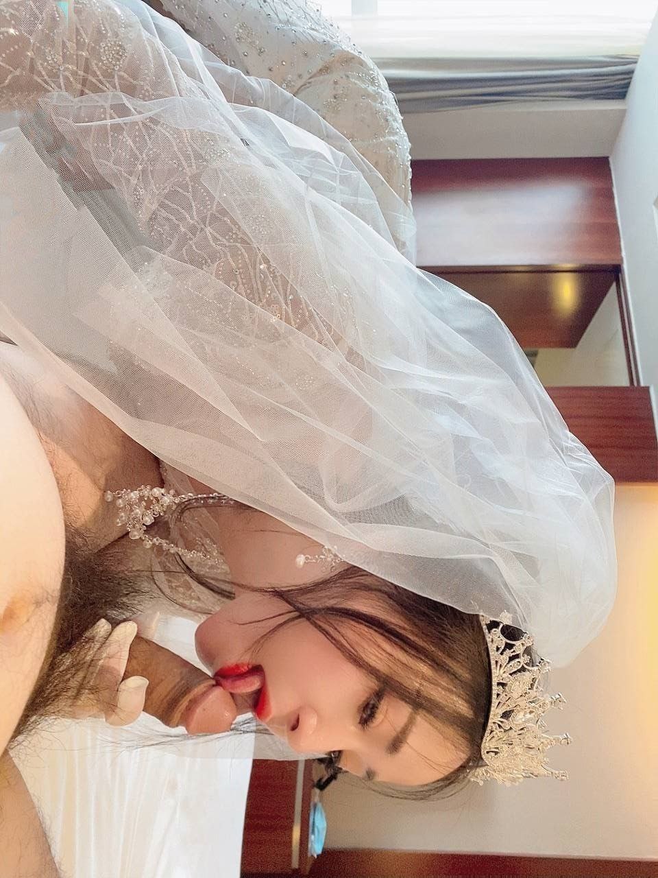 穿婚纱的小姐姐