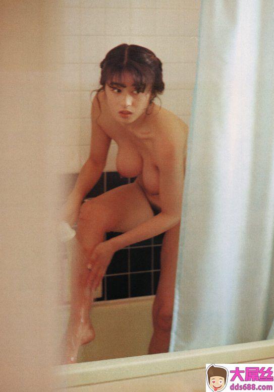网路收集日本女神青山知可子高清写真1
