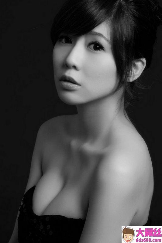 蓝妍宁蓝筠筑童颜巨乳萌系猫娘～