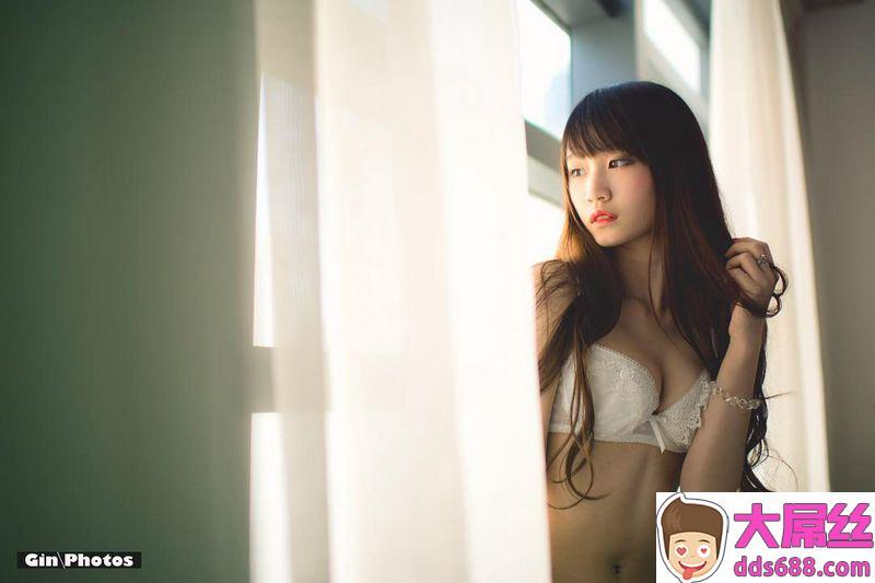 绰妮Elle香港虎牙正妹模特私房写真