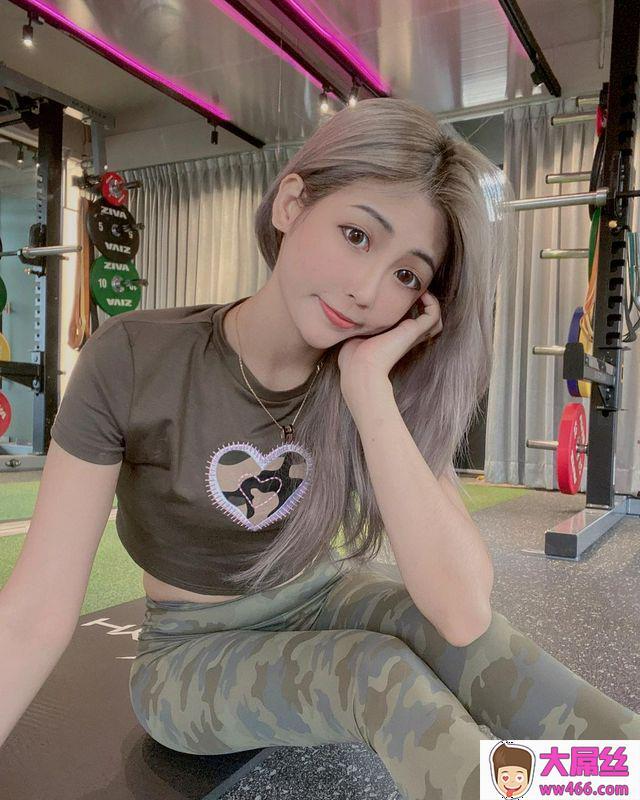 外表无敌高颜质美女李益其乳量超雄厚的爆奶爆衣神级脸蛋配上丰满视角让人疯狂