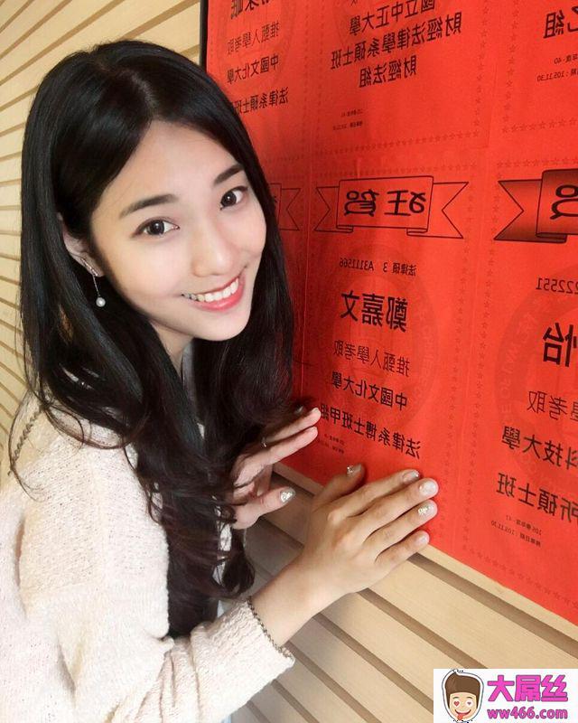 多才多艺郑小奈白皙蜜大腿身材好
