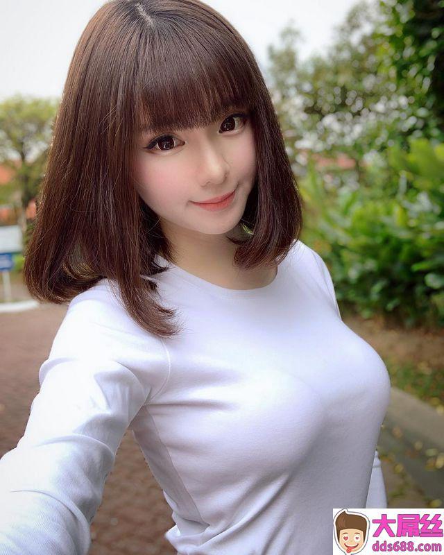 言情小说般梦幻！大马童颜妹Amy香儿傲人上围藏不住