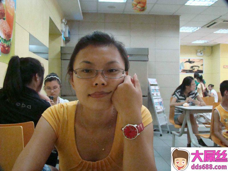 私房摄影特殊渠道搞到的床下贤妻良母床上饥渴如虎