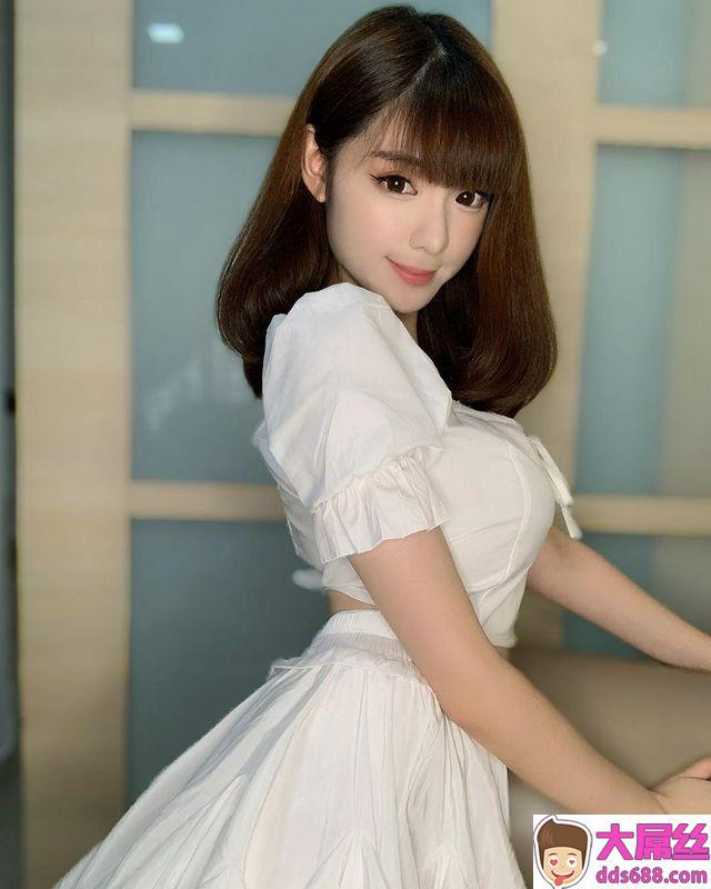 言情小说般梦幻！大马童颜妹Amy香儿傲人上围藏不住
