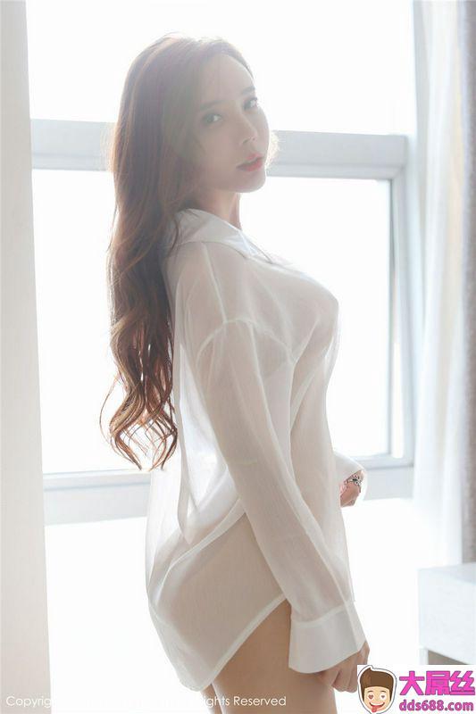 XiuRen秀人网No.1879艾小青白衬衫与短裙装扮