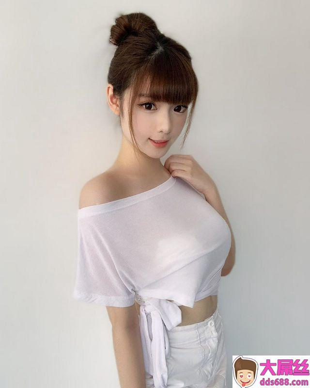 言情小说般梦幻！大马童颜妹Amy香儿傲人上围藏不住