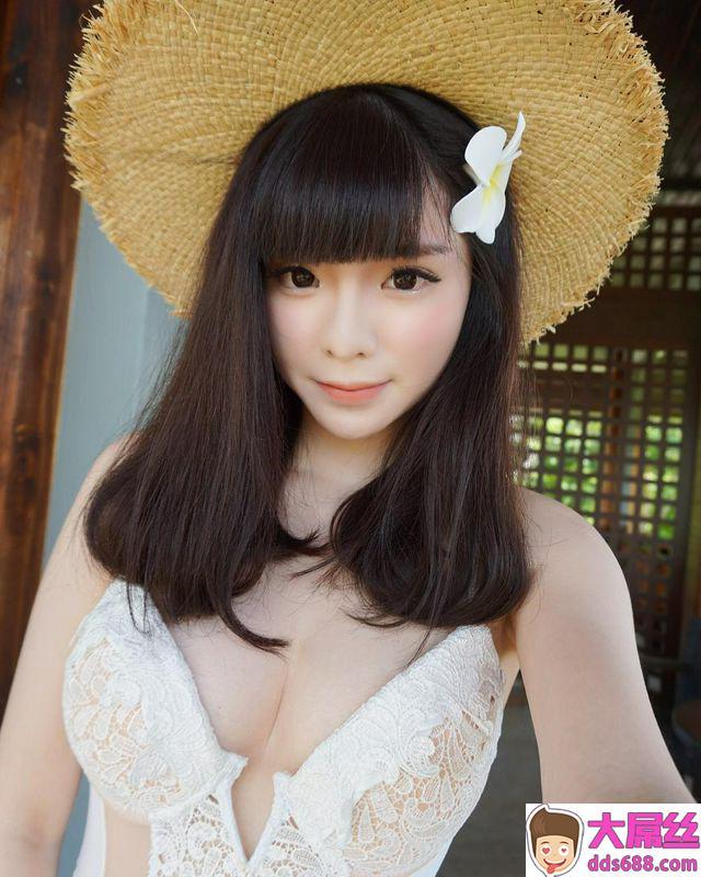 言情小说般梦幻！大马童颜妹Amy香儿傲人上围藏不住