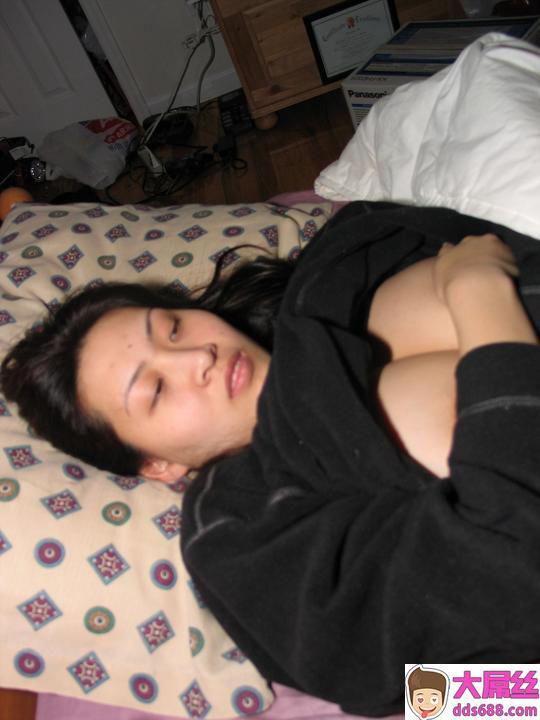 人妻看着很正经，但私下绝对是骚妹一个!最爱脱光光了