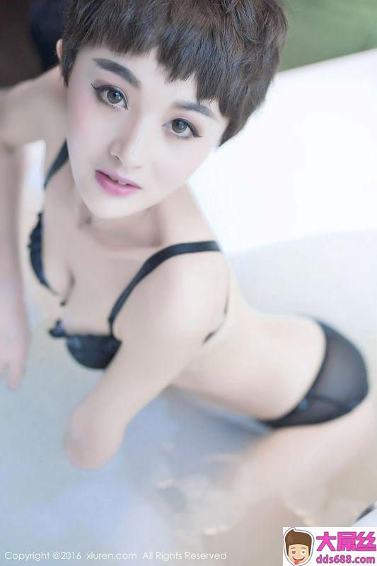 短髮美女kiki雪白肌肤完美曲缐浑身散发独特气质