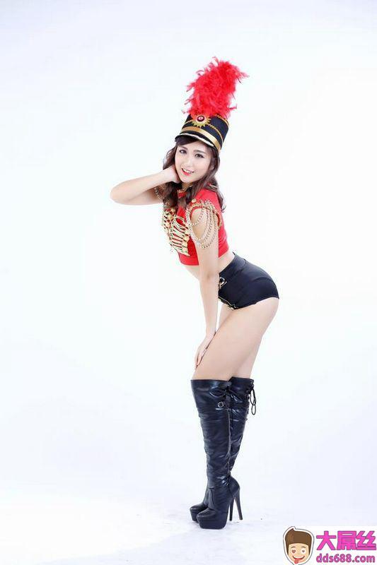 牡羊女Minana吴青超深乳沟好吸睛