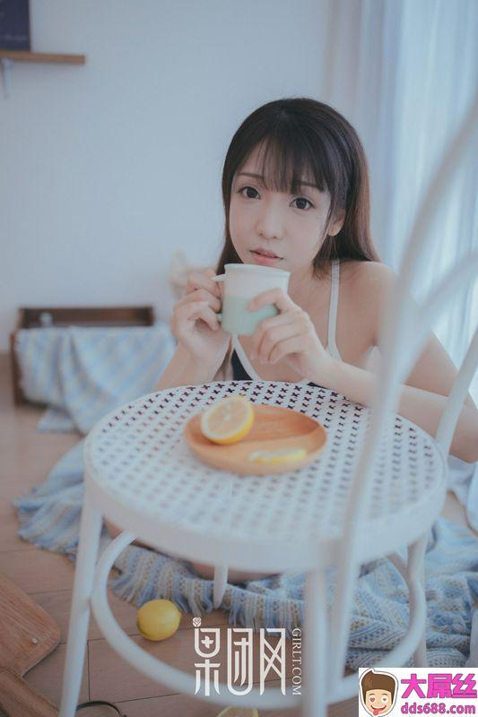 邻家小妹水花花陪你吃早餐
