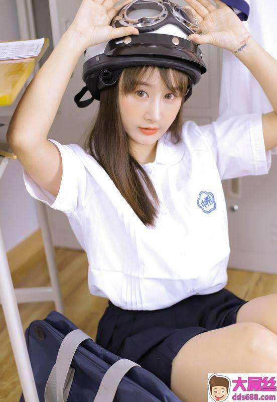 清纯阳光美女学生妹制服诱惑写真