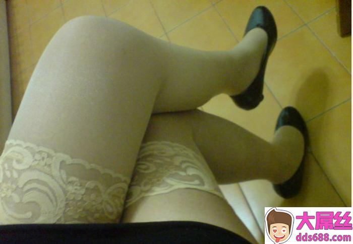 秘书有点害羞~但其实都麻很淫荡的