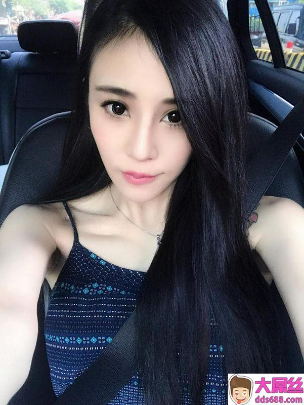 Alice瑄妹儿狂野妖姬化身泳池小甜心