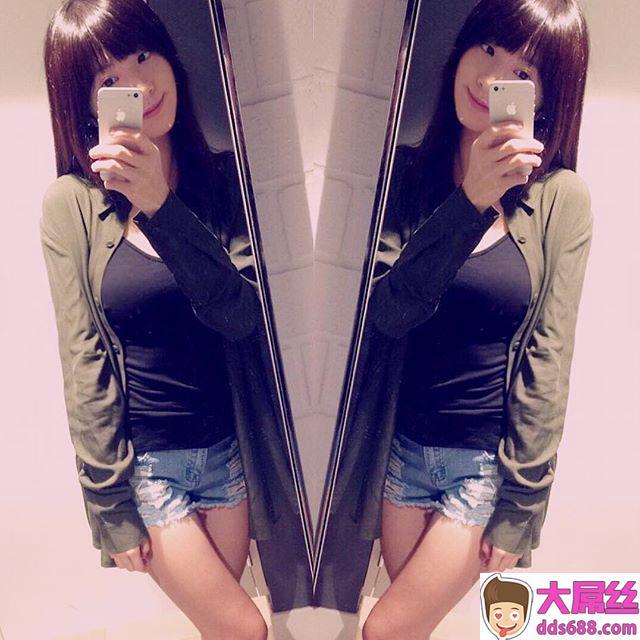 美得清新脱俗！Monica光气质就让人恋爱居然还有那般美乳