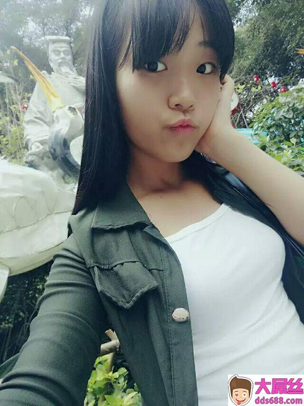 刚满19岁的妹子手机被入侵，裸照生活照流出
