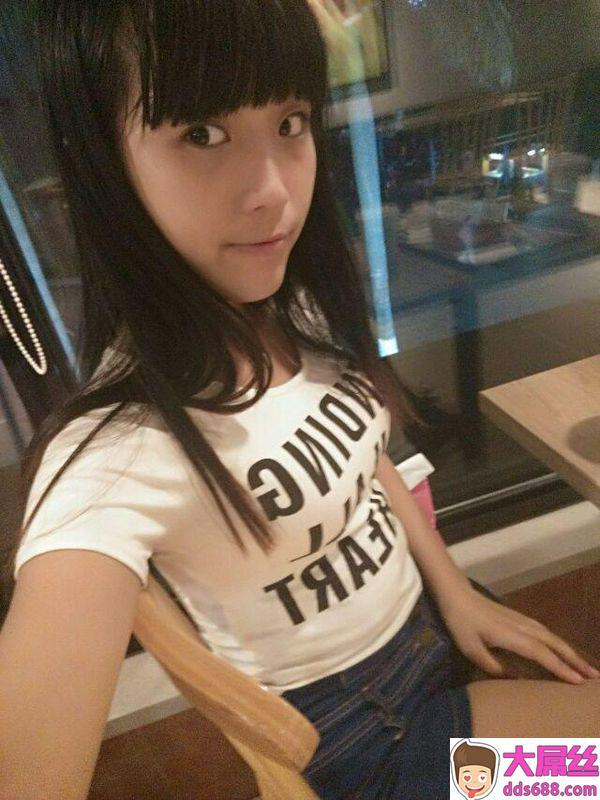 刚满19岁的妹子手机被入侵，裸照生活照流出
