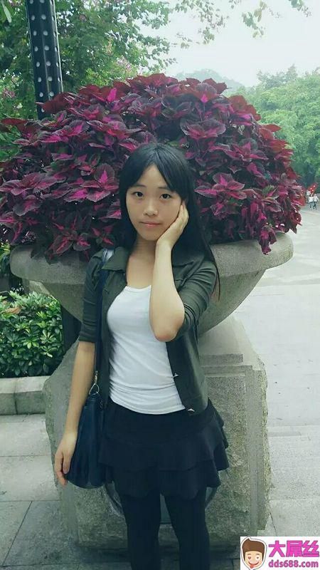 刚满19岁的妹子手机被入侵，裸照生活照流出