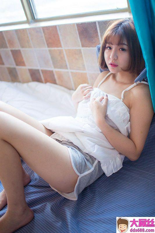 巨乳萝莉千美奈性感居家撩人心弦