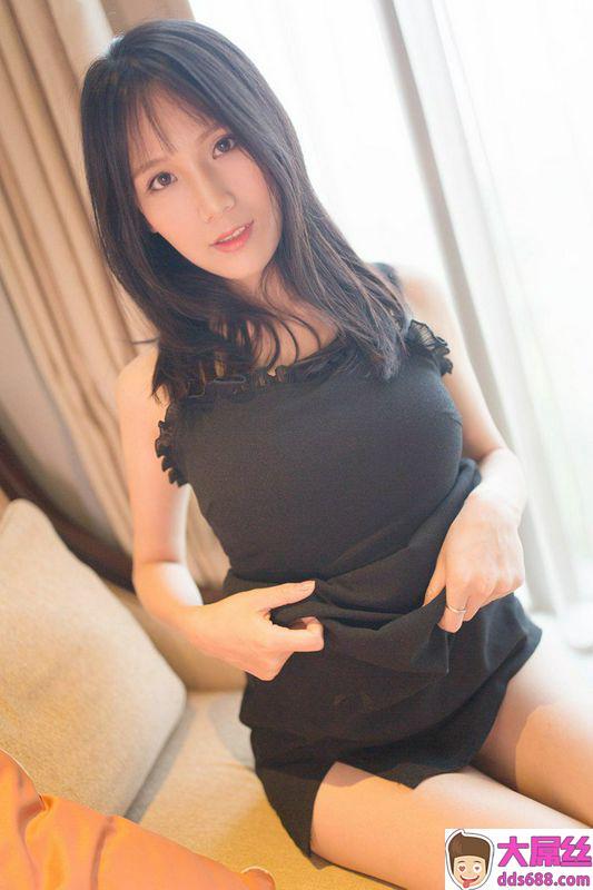 宅男女神手捧双乳香艳无比