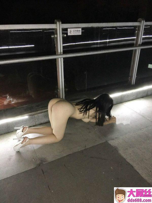 小骚货爱露出的