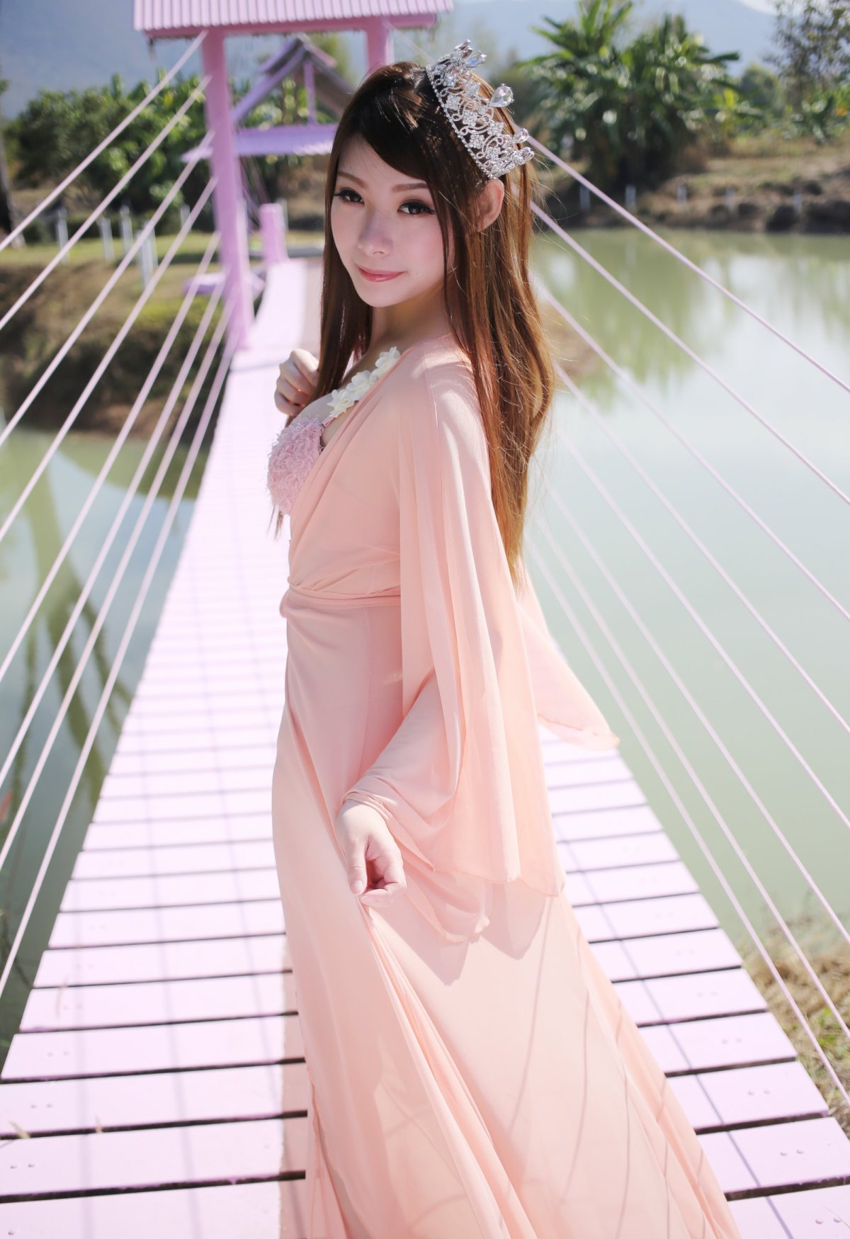 粉色衣裙