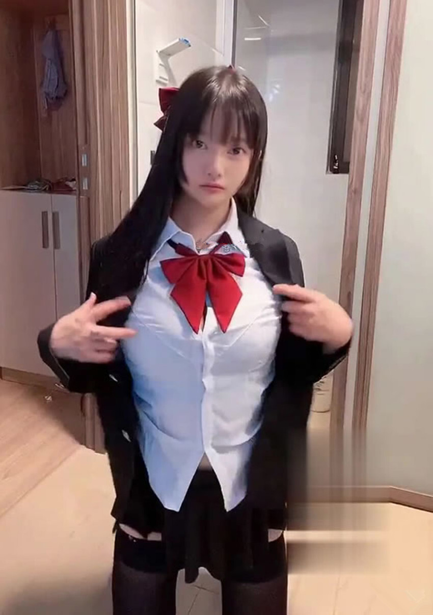 巨乳嫩模小尤奈制服少女