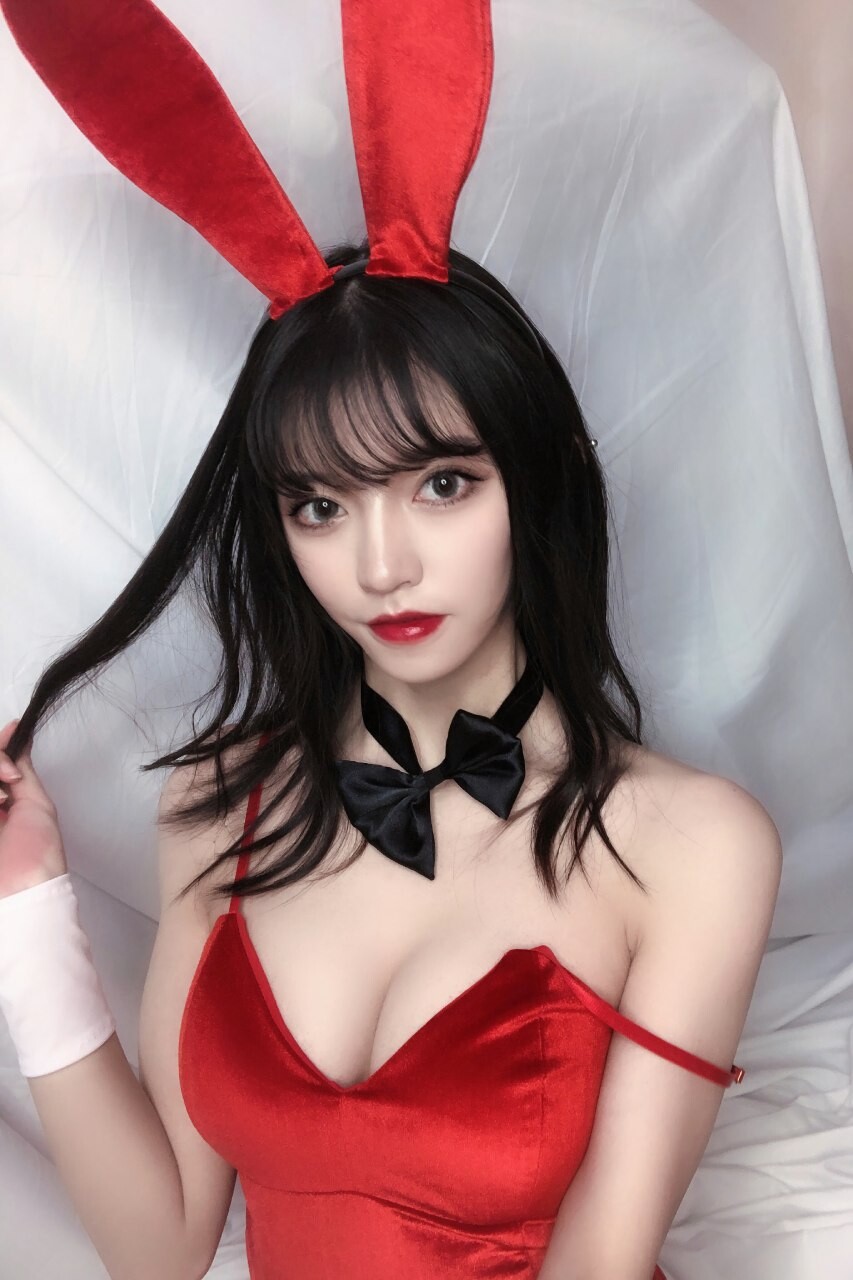 红丝绒兔女郎