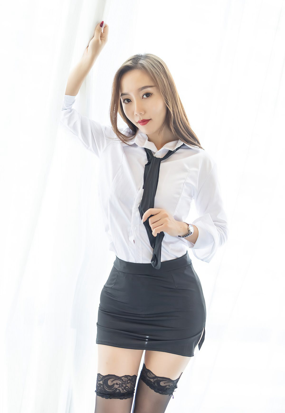性感黑丝袜诱惑短裙丰满美臀