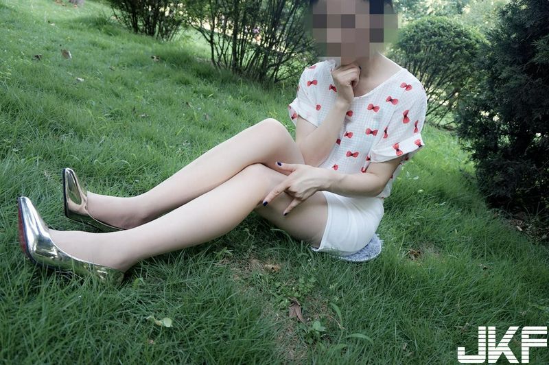 网路收集展场女郎户外私拍丝袜高跟诱惑福利图