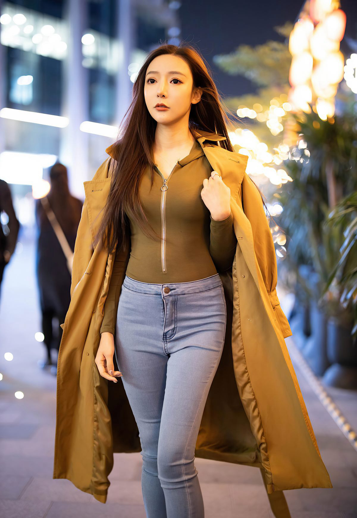 丰满紧身牛仔裤大圆臀