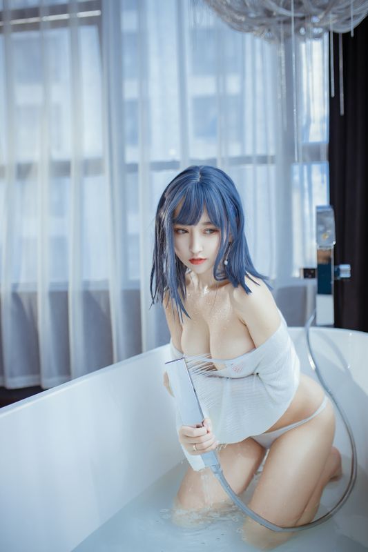 极品美腿美颜主播浴缸内展现姣好身材