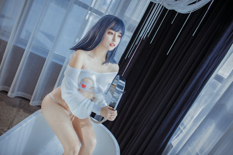 极品美腿美颜主播浴缸内展现姣好身材